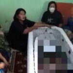 Ada Apa dengan Polisi..?? Rumah Orang Tua Brigadir Yosua Dikepung, WA Diretas dan Dipaksa Tanda Tangan..!!